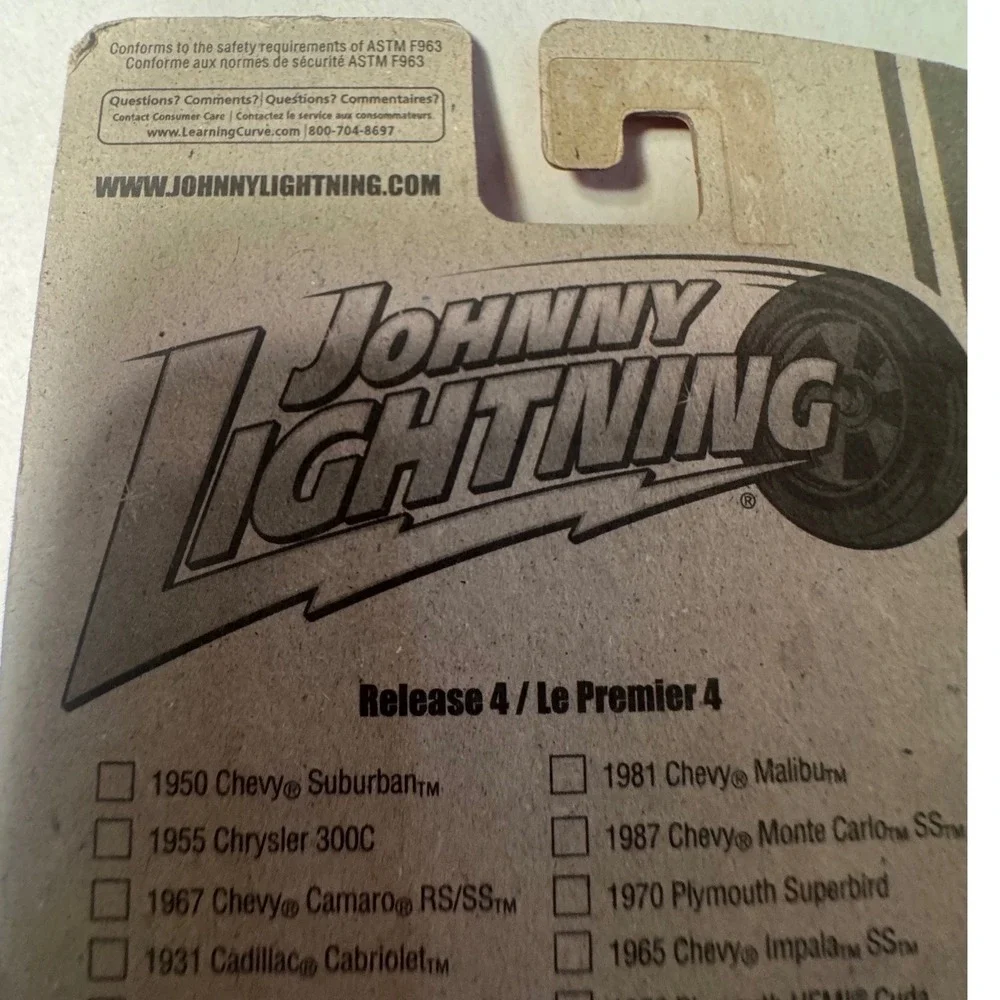 Johnny Lightning 1970 Plymouth HEMI Cuda Red White Release 4 Diecast 53299TP